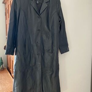 Black Leather Jacket with Classic Tailored Style